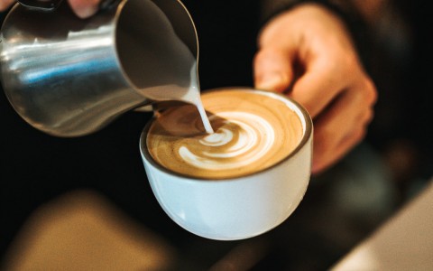 Man making latte foam art