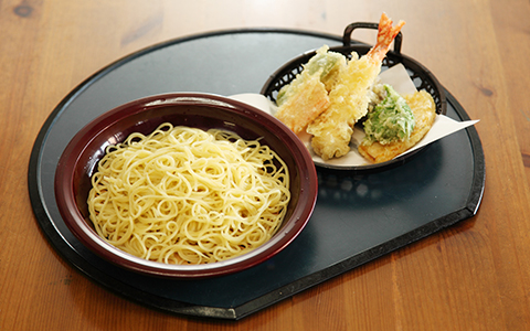 A bowl of thin-cut soba with a side of tempura