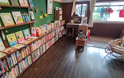 Interior of local book shop "Ehonchan" with various kids books displayed on shelves.