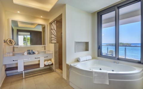  Luxury Penthouse One Bedroom Suite Ocean View Terrace Jacuzzi
