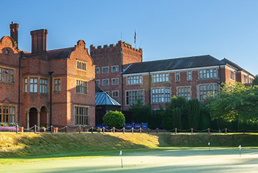 exterior view of hunburymanor small golf course sized