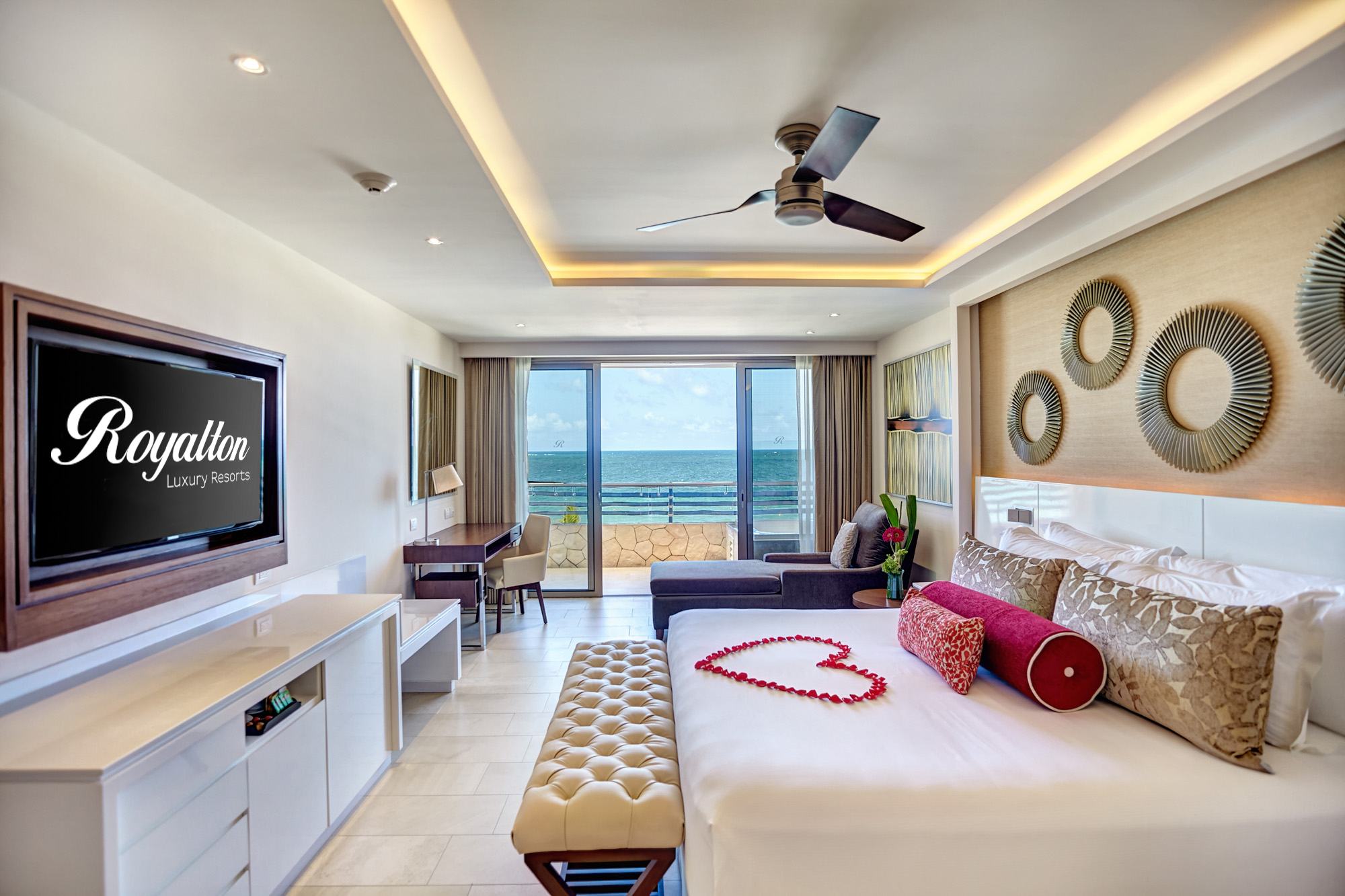 Diamond Club™ Ocean View Honeymoon Suite