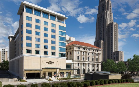 exterior view of the oaklander hotel