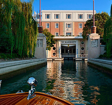 entrance to Marriott Venice from a gondola's perspective